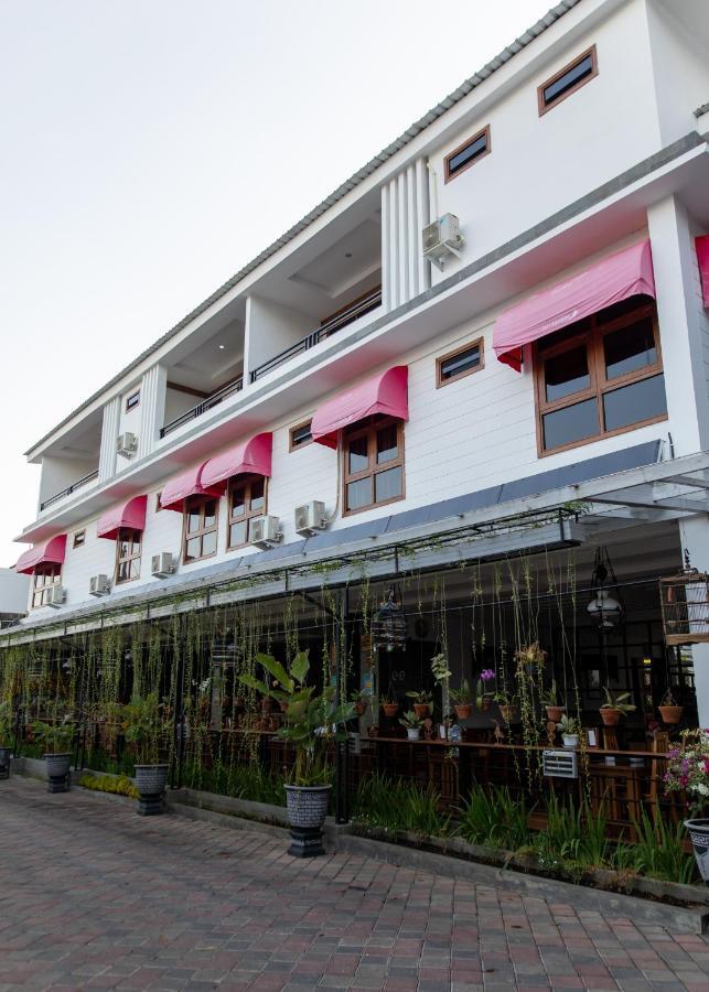Baratha Hotel & Resto Bondowoso Exterior foto