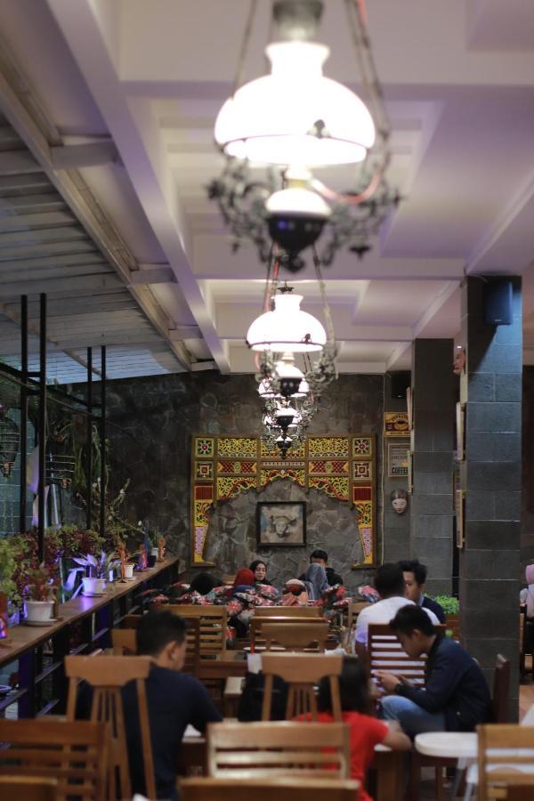 Baratha Hotel & Resto Bondowoso Exterior foto